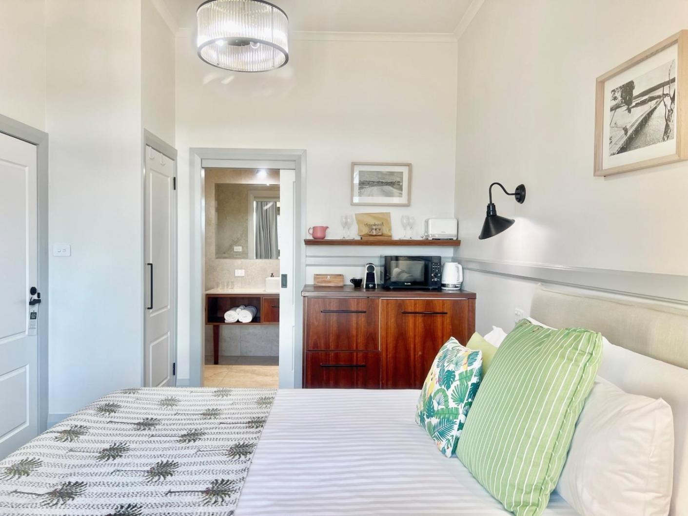 Bermagui Beach Hotel エクステリア 写真